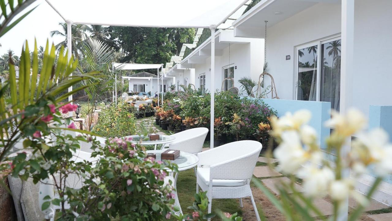 Whiteflower Resort Morjim Exteriör bild